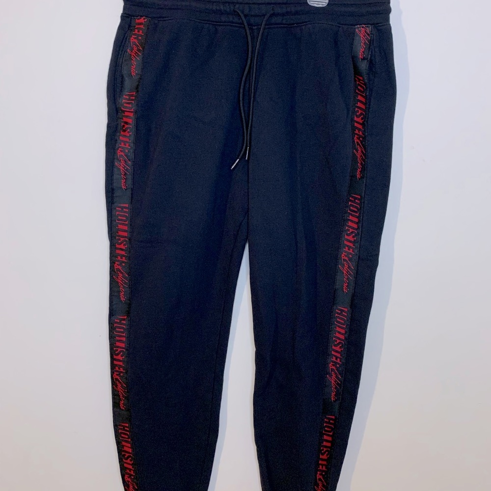 Hollister relax fit men’s jogger in size large.